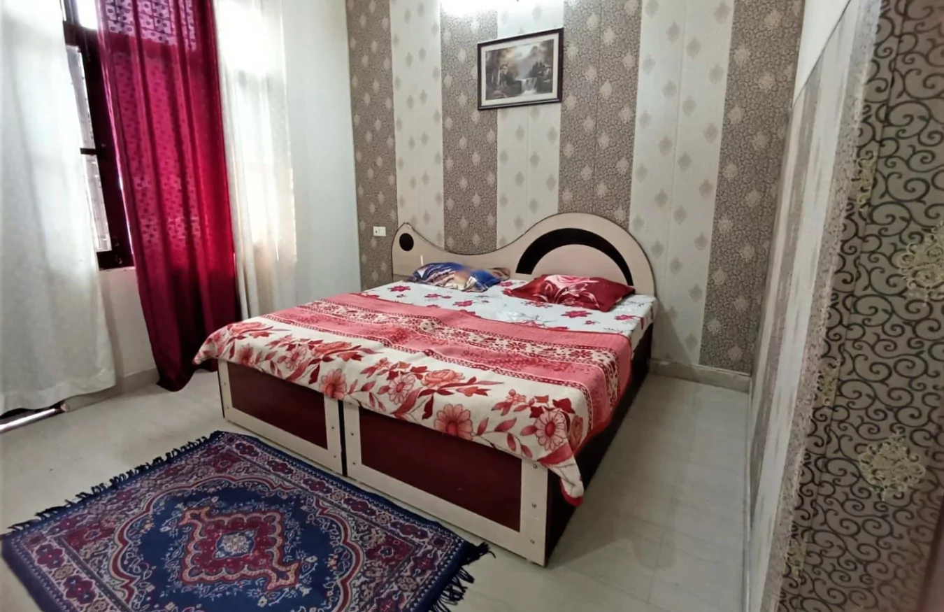 Shared accommodation option for the yoga course in Rishikesh.